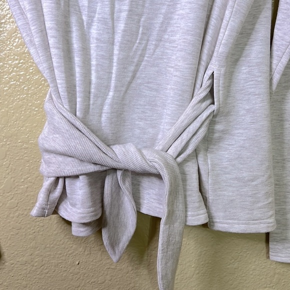 ATHLETA WRAP BLOUSE MEDIUM - Picture 4 of 7